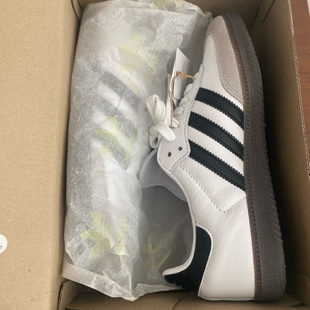 White adidas samba men’s 5.5 NIB